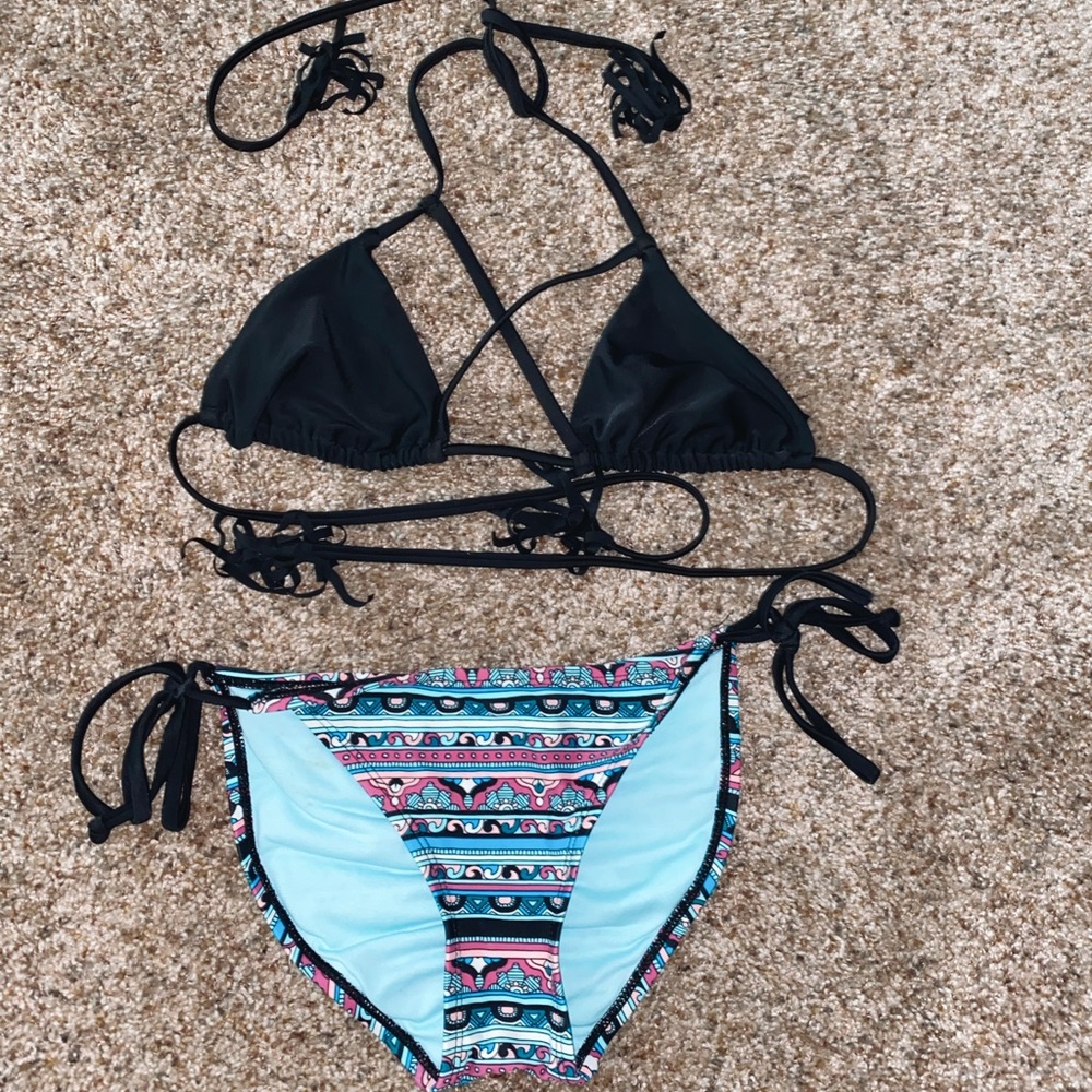 Black Crisscross Bikini & patterned Bottoms🧚🏼‍♂️